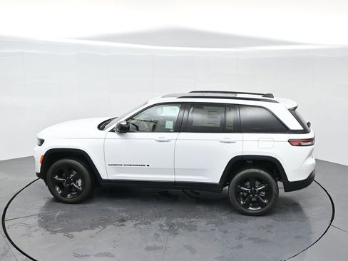 New 2025 Jeep Grand Cherokee Limited w/ Black Appearance Package image 57