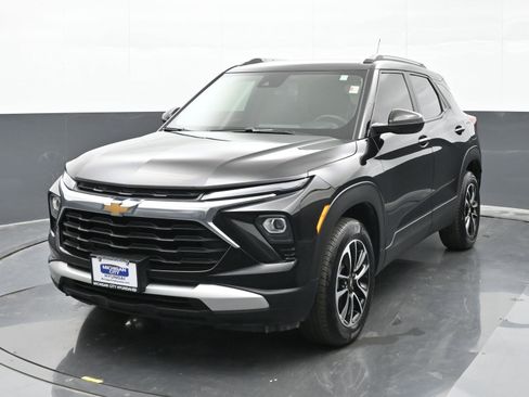 Used 2024 Chevrolet TrailBlazer LT w/ LT Cold Weather Package image 4