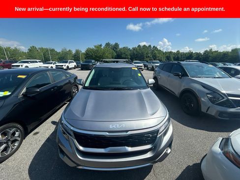 Used 2022 Kia Seltos EX AWD/4WD image 3
