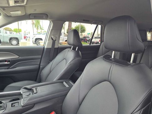 Certified 2026 Toyota Grand Highlander FWD image 22