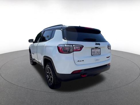Used 2025 Jeep Compass Trailhawk AWD/4WD image 10