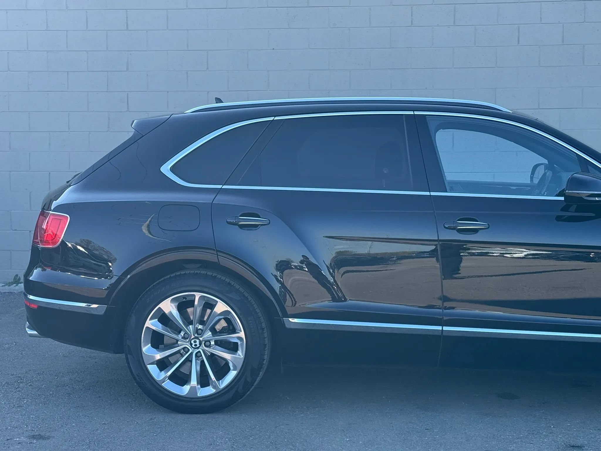 Used 2019 Bentley Bentayga AWD/4WD image 10