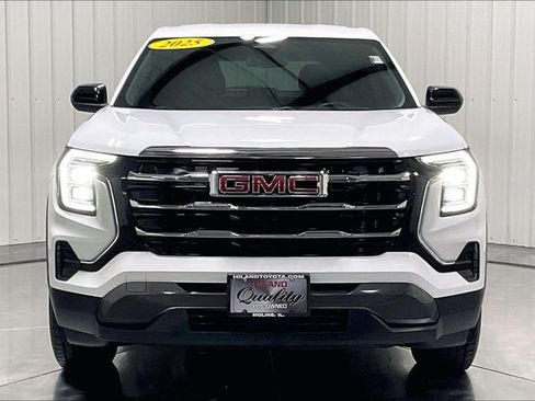 Used 2025 GMC Terrain Elevation AWD/4WD image 2