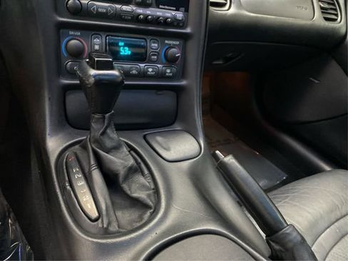 Used 2001 Chevrolet Corvette Coupe w/ Preferred Equipment Group2 RWD image 29