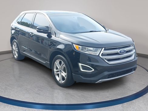 Used 2018 Ford Edge Titanium w/ Technology Package AWD/4WD image 3
