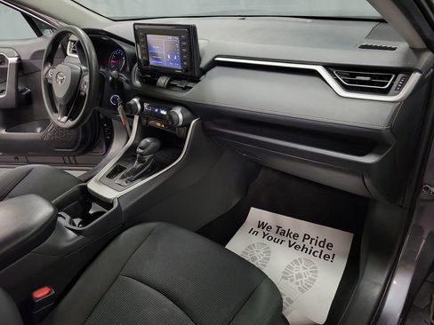 Used 2020 Toyota RAV4 LE image 23