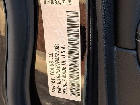 Certified 2024 Jeep Grand Cherokee Altitude image 31