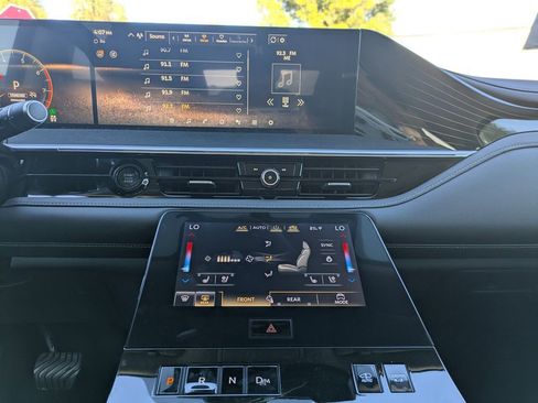 New 2025 INFINITI QX80 Sensory image 20