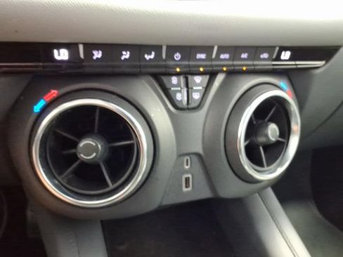 Used 2022 Chevrolet Blazer LT FWD image 20