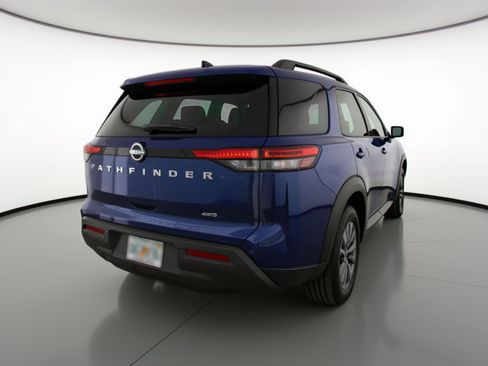 Used 2025 Nissan Pathfinder SV image 9