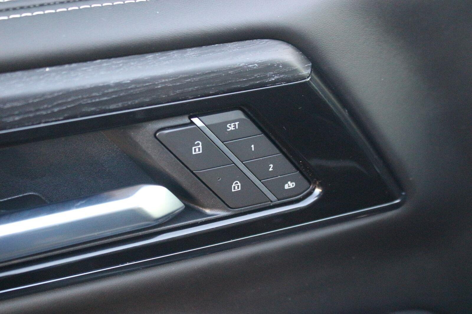 Used 2025 GMC Yukon AT4 Ultimate AWD/4WD image 14