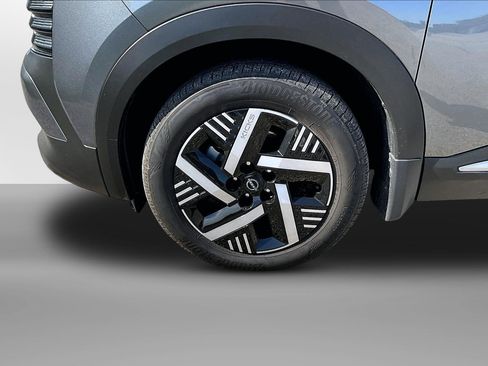 Used 2025 Nissan Kicks SV FWD image 3