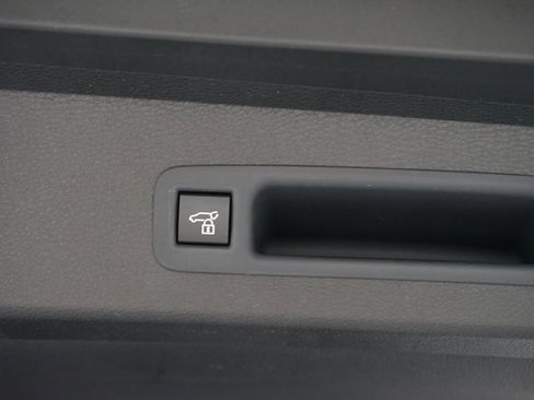 Certified 2025 Toyota Sienna Platinum FWD image 39