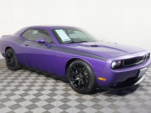 Used 2013 Dodge Challenger R/T RWD image 3