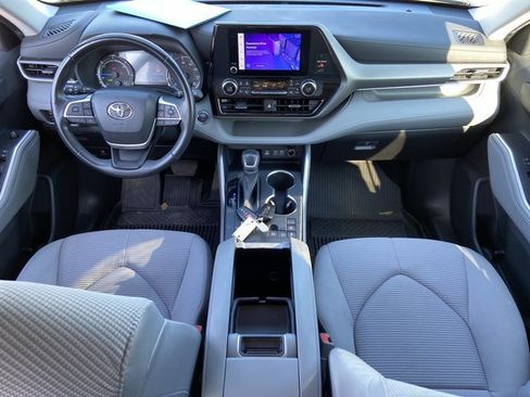Used 2023 Toyota Highlander LE FWD image 48