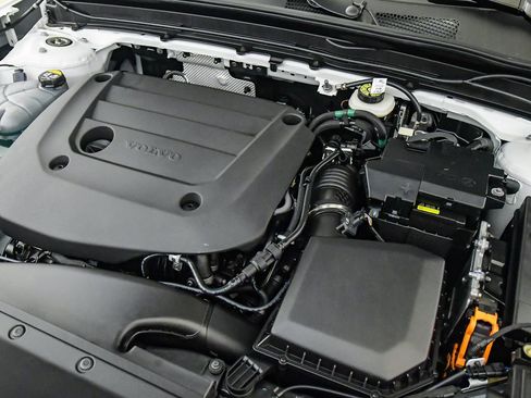 Certified 2026 Volvo XC40 B5 Ultra w/ Climate Package AWD/4WD image 27
