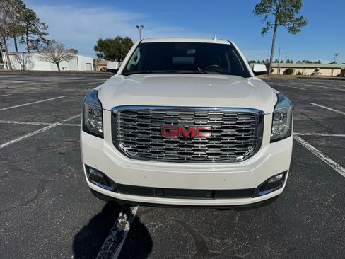 Used 2019 GMC Yukon XL Denali w/ Denali Ultimate Package image 3