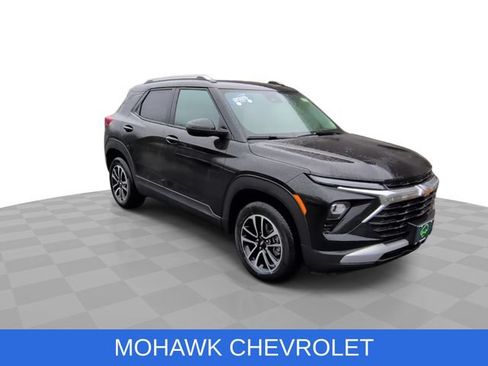 Certified 2025 Chevrolet TrailBlazer LT AWD/4WD image 2