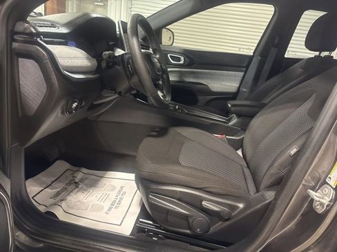 Used 2023 Jeep Compass Sport image 15