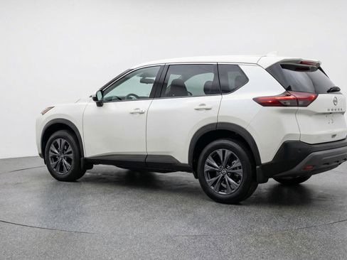 Used 2025 Nissan Rogue SV image 6