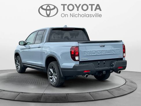 Used 2025 Honda Ridgeline Sport image 4