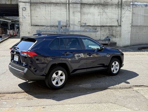 Used 2020 Toyota RAV4 XLE w/ Convenience Package AWD/4WD image 11