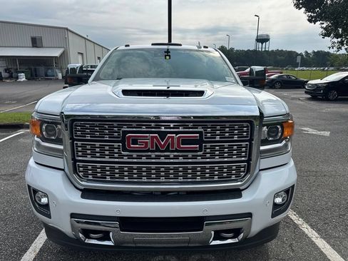 Used 2019 GMC Sierra 2500 Denali w/ Duramax Plus Package AWD/4WD image 2