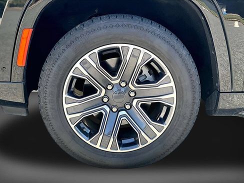 Certified 2024 Jeep Wagoneer Series II AWD/4WD image 33