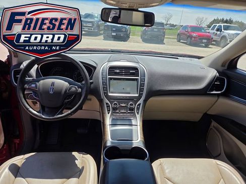 Used 2016 Lincoln MKX Reserve w/ Technology Package FWD image 18