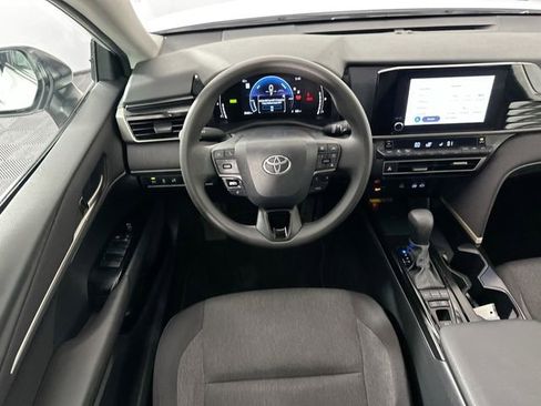Used 2025 Toyota Camry LE image 10