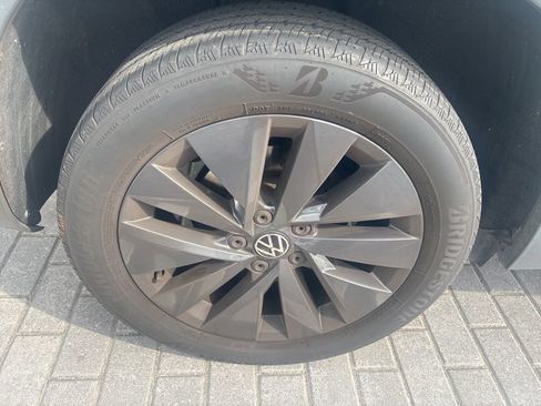 Used 2022 Volkswagen Taos S image 10