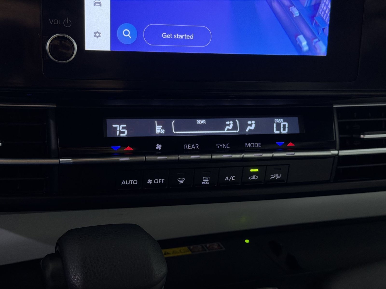 Used 2025 Toyota Sienna LE FWD image 18