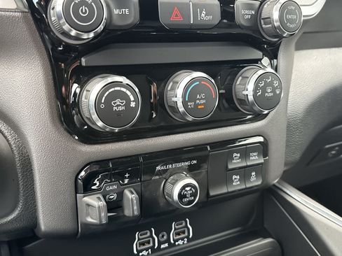 New 2026 RAM 1500 Express AWD/4WD image 19