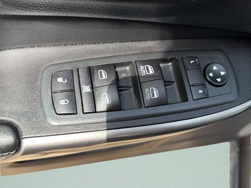 Used 2020 Jeep Cherokee Latitude Plus w/ Comfort/Convenience Group FWD image 19
