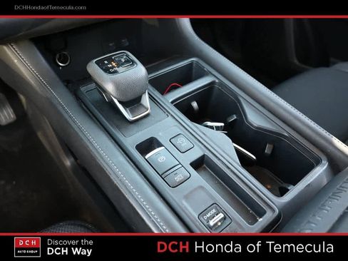 Used 2024 Nissan Pathfinder S image 11