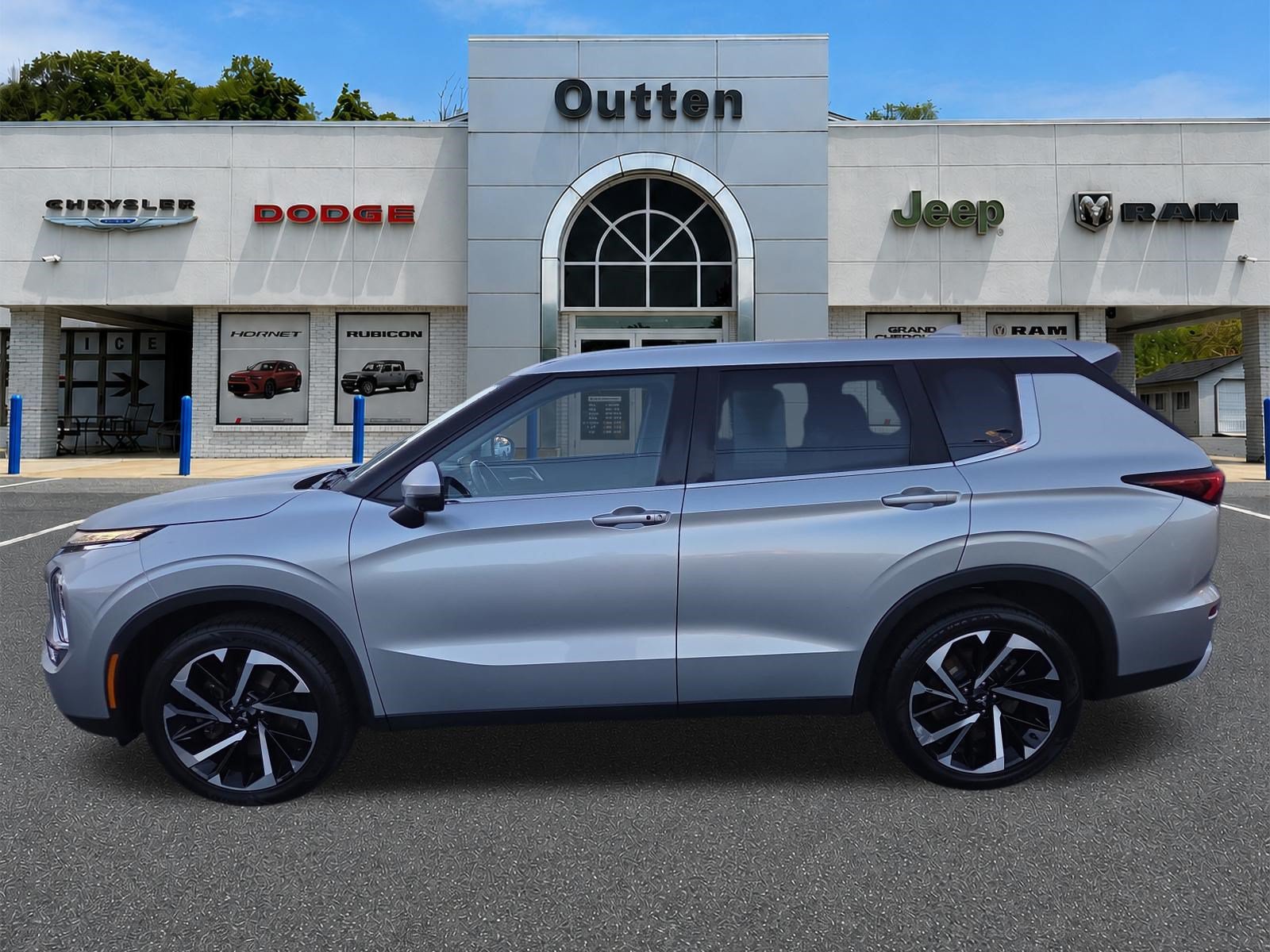 Used 2023 Mitsubishi Outlander SE AWD/4WD image 7