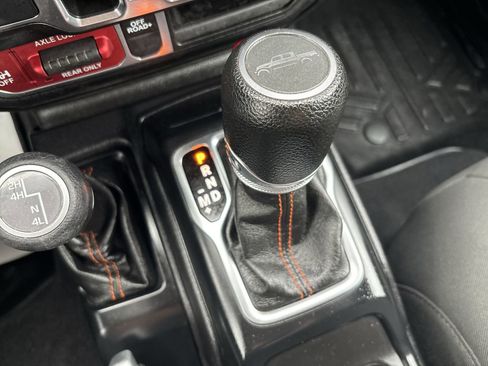 Used 2021 Jeep Gladiator Mojave w/ Cold Weather Group AWD/4WD image 21