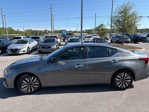 Used 2024 Nissan Altima 2.5 SV FWD image 4