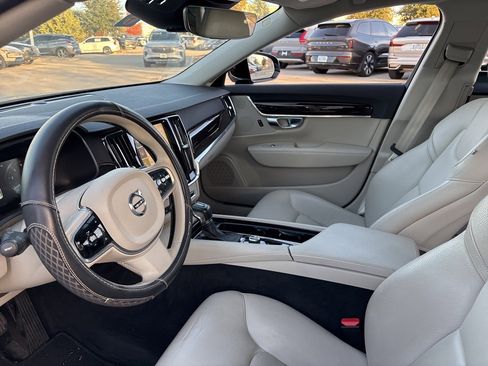 Used 2018 Volvo S90 T5 Momentum w/ Convenience Package image 15