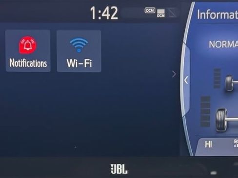 Used 2022 Toyota Venza Limited image 27