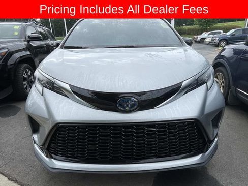 Used 2021 Toyota Sienna XSE w/ XSE Plus Package FWD image 13