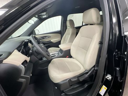 Used 2023 Chevrolet Traverse LS FWD image 18