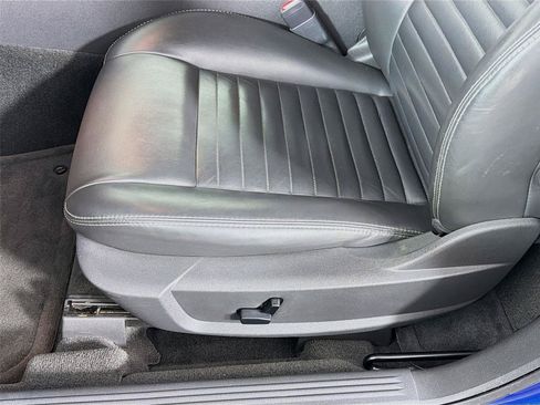 Used 2010 Dodge Challenger R/T RWD image 15