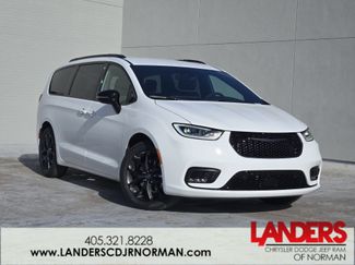New 2026 Chrysler Pacifica Select w/ S Appearance Package video 1