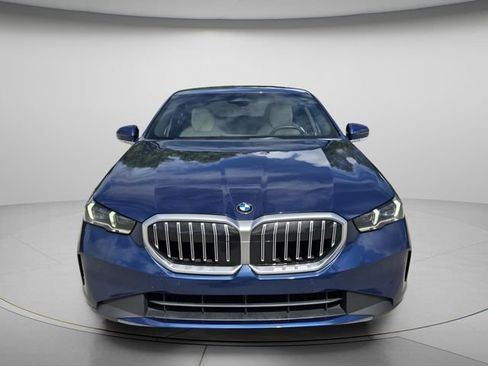 Used 2024 BMW 530i w/ Convenience Package RWD image 4