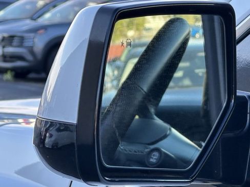 Used 2018 Chevrolet Tahoe LT image 12