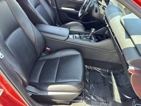 Used 2019 MAZDA MAZDA3 Hatchback w/ Preferred Package FWD image 9