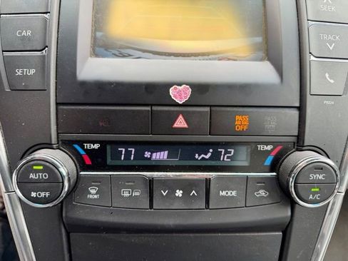 Used 2016 Toyota Camry LE image 32