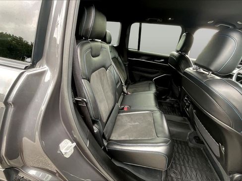 Used 2022 Jeep Grand Cherokee Trailhawk AWD/4WD image 39