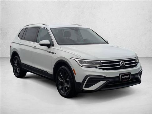 Used 2022 Volkswagen Tiguan SE FWD image 3